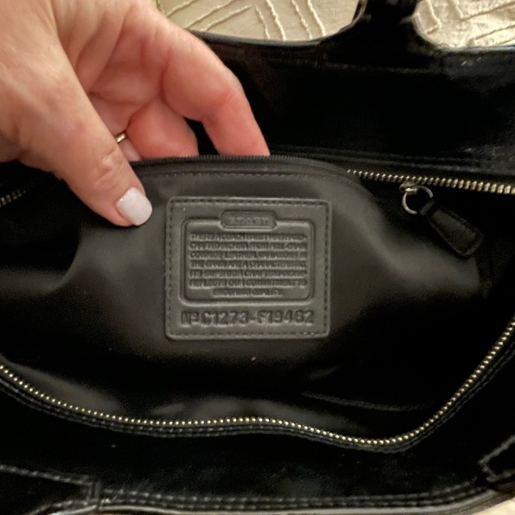 Coach black patent leather logo purse - Picture 7 of 10